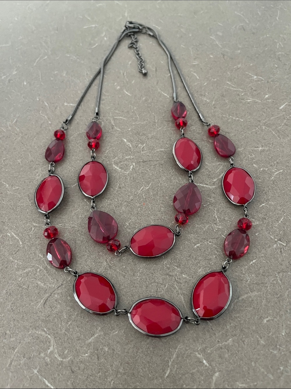 L👀K 3 forb$15 Multi-Stone Red Faceted Necklace